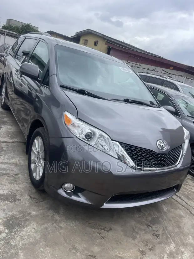 2016 Toyota Sienna XLE 7-Seater Auto Access Seat - 1