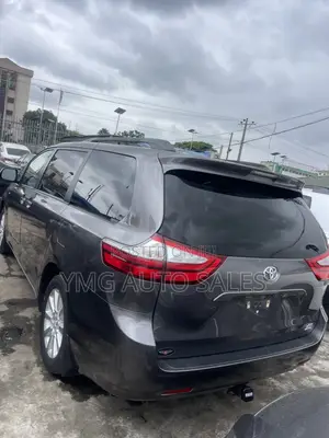 2016 Toyota Sienna XLE 7-Seater Auto Access Seat