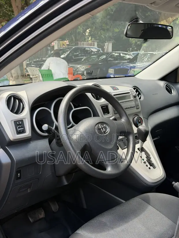 2010 Toyota Matrix XRS Hatchback FWD - 1
