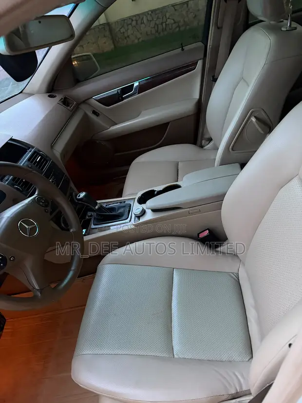 Mercedes-Benz C300 2010 White - 1