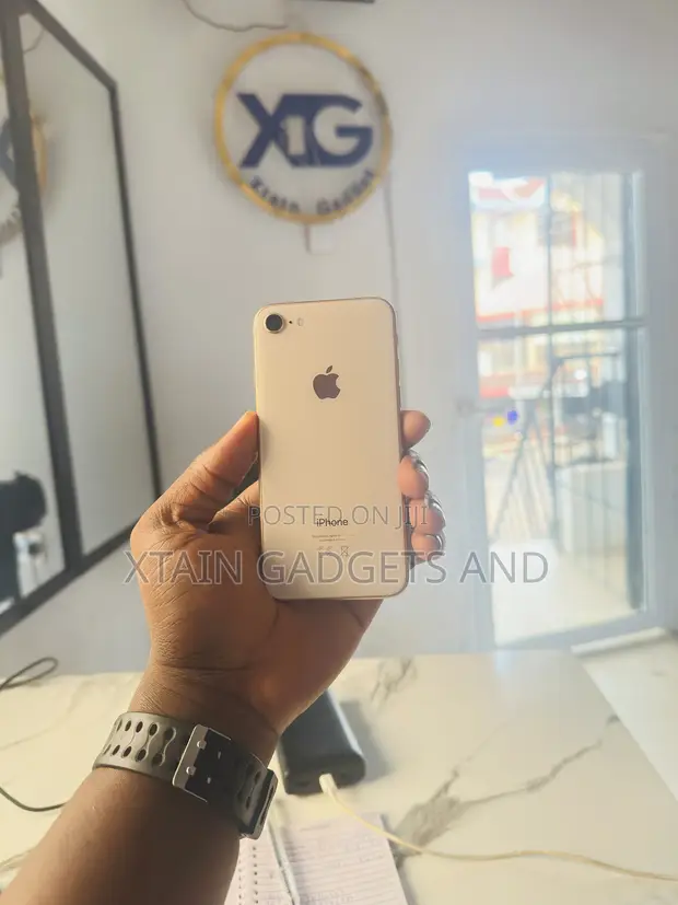 Apple iPhone 8 64GB Rose Gold - 1