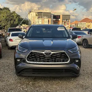 2022 Toyota Highlander XLE Gray