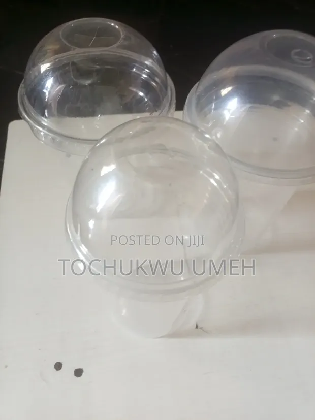 Plastic Disposable Cups with Lids (50-PCS) - 1