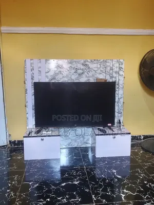 Home Interiors Fitar Kwallon TV/Shelf Mai Launin Fari