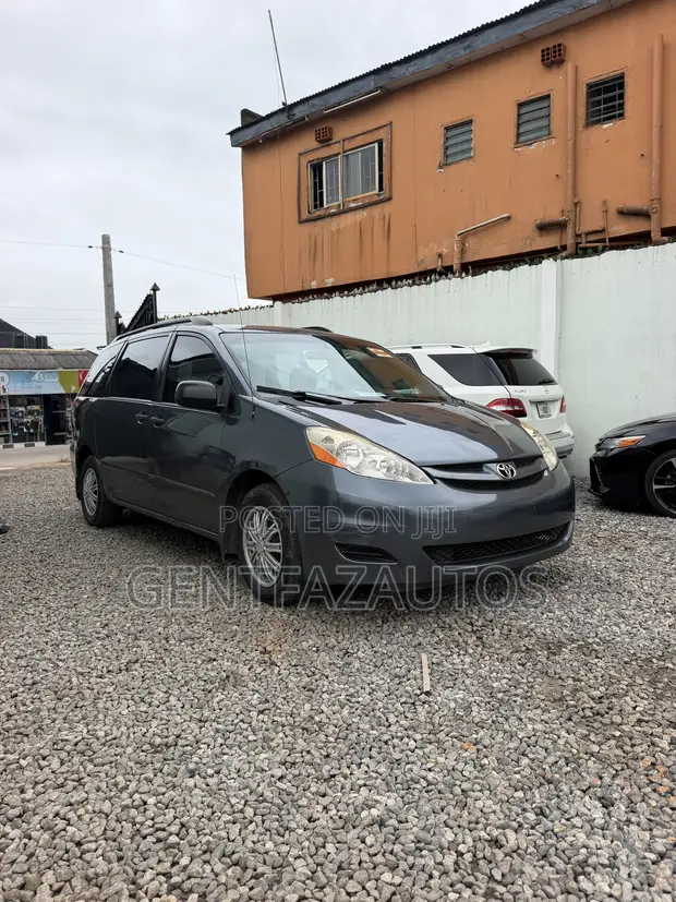 Toyota Sienna CE FWD Minivan ta 2006 - 1