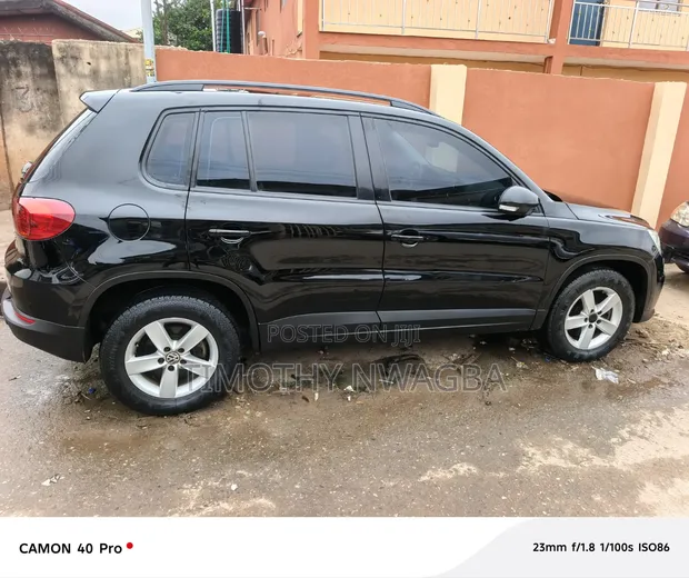 Volkswagen Tiguan 2013 Black - 1