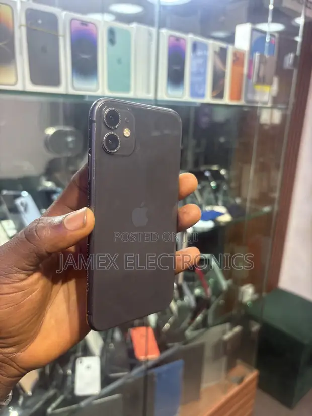 Apple iPhone 11 64GB Black (Cracked Screen) - 1