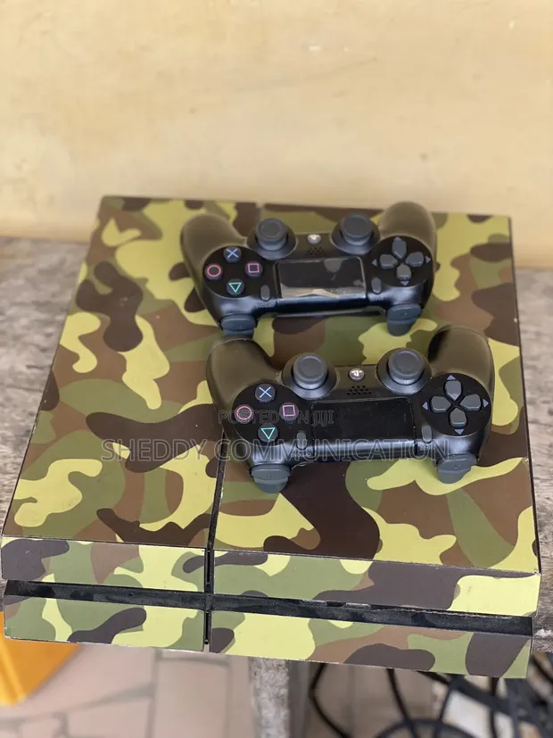 Sony PlayStation 4 (PS4) with 1 Controller and 5 Games - 1
