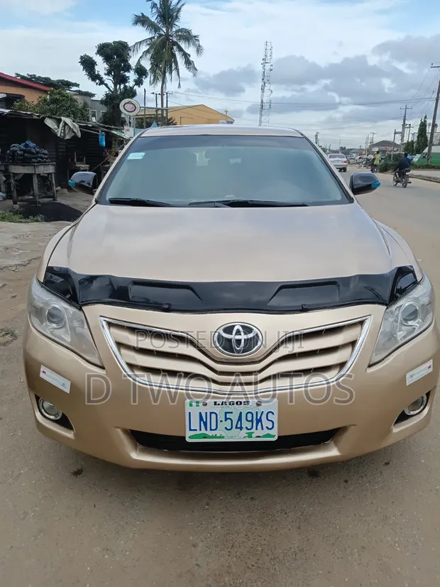 2011 Toyota Camry LE Gold - 1