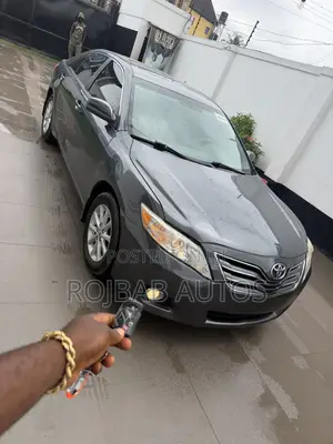 Toyota Camry XLE Sedan 2010 - Grey