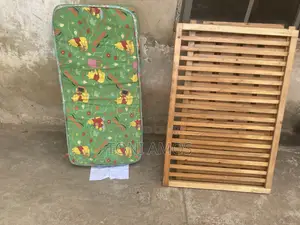 Vitafoam Katifa da Firam ɗin Katako na Jarirai