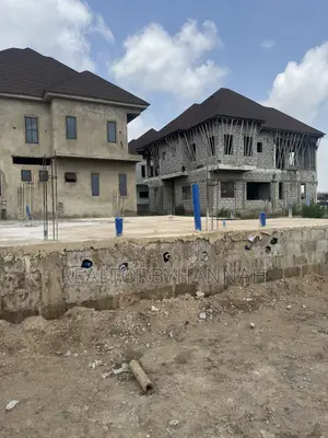 5-Bedroom Duplex don siyarwa a NIU Estate, Kubwa