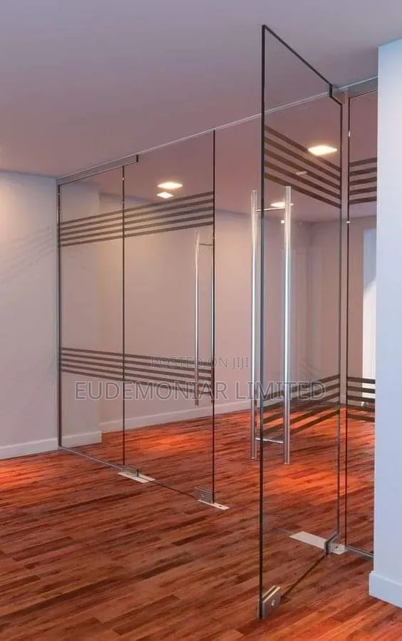Frameless Glass Office Partitioning - 1