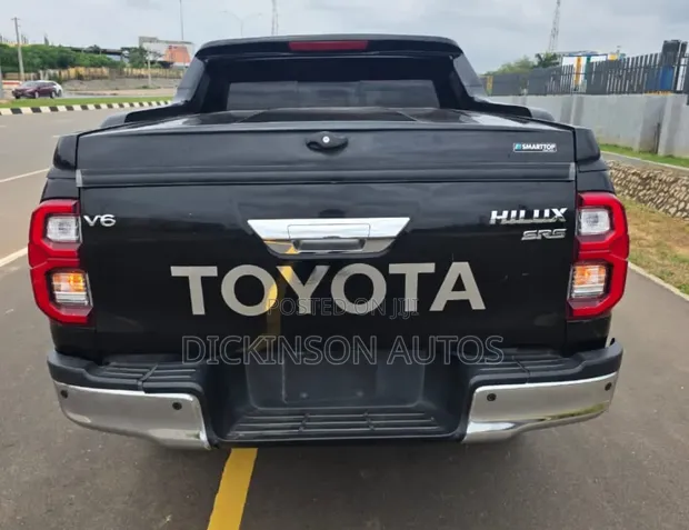 2021 Toyota Hilux Adventure V6 - 1