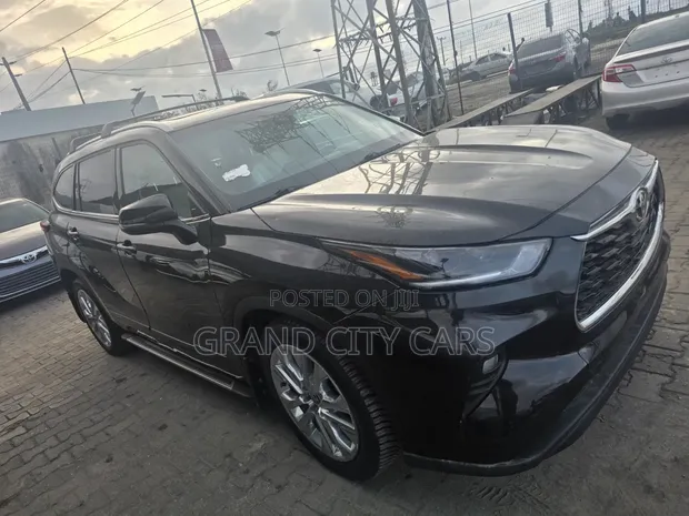 2020 Toyota Highlander XLE AWD Black - 1