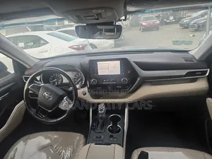 2020 Toyota Highlander XLE AWD Black