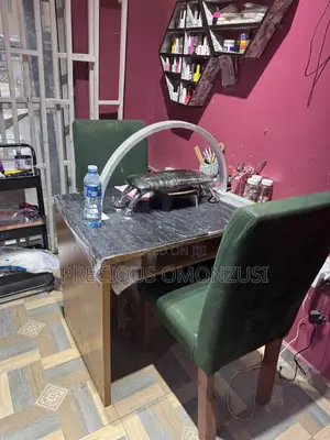 Boss Office Products Office Chairs and Table