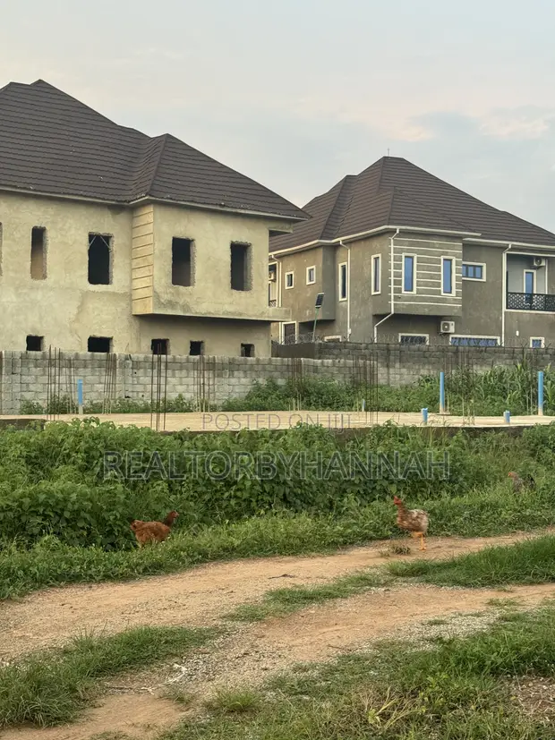 Filin Estate 450sqm na Gidan Bacci 4 da BQ a NIU Estate, Abuja - 1