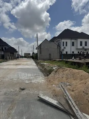 Filin Estate 450sqm na Gidan Bacci 4 da BQ a NIU Estate, Abuja