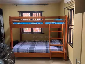 Bunk Bed Katako Mai Ƙarfi - An Yi Amfani Da Shi Sosai