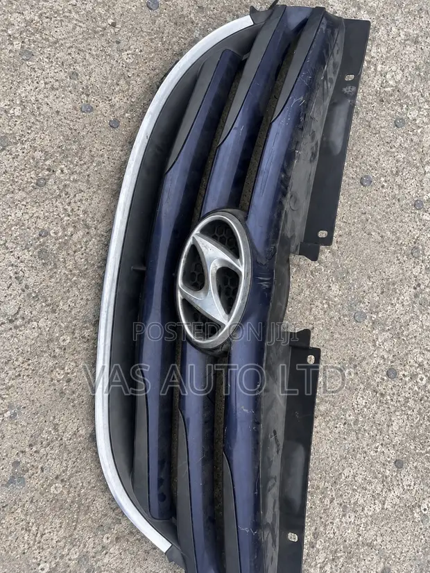2015 Hyundai Accent Front Upper Grille - 1
