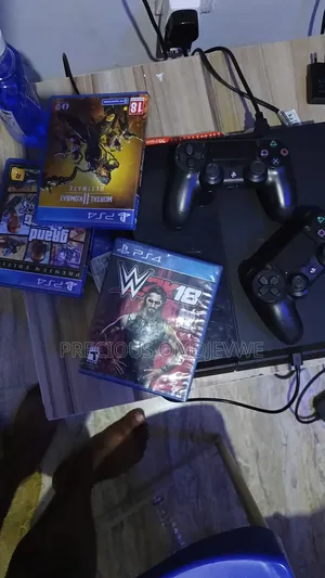 PlayStation 4 Tare da Wasanni 4