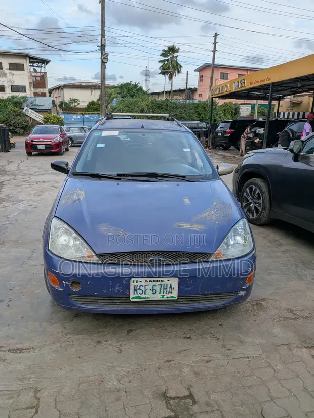 Ford Focus 2005 Wagon - Blue - 1