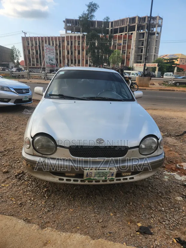 Toyota Corolla 2000 Silver - 1