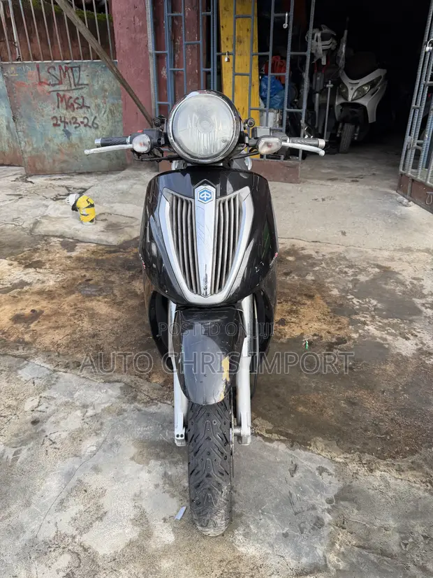 Piaggio Beverly 300ie Cruiser Scooter 2010 Black - 1