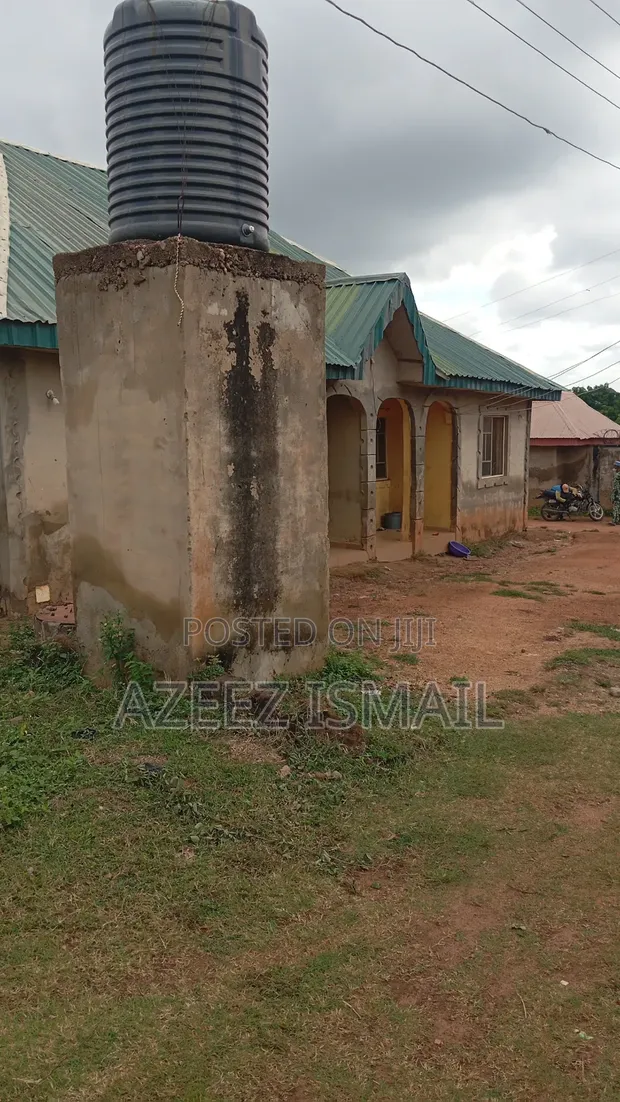 Gidan Bedroom 4 a Sayarwa a Ilorin South - 1