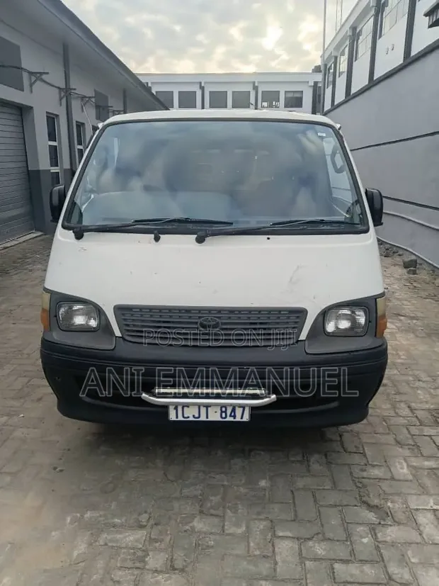 Toyota HiAce 2004 Fari - 1