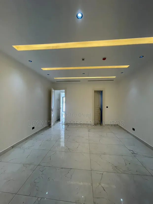 Gidan Sauyi 3 Bedroom Don Siyarwa a Omole Phase 1 - 1