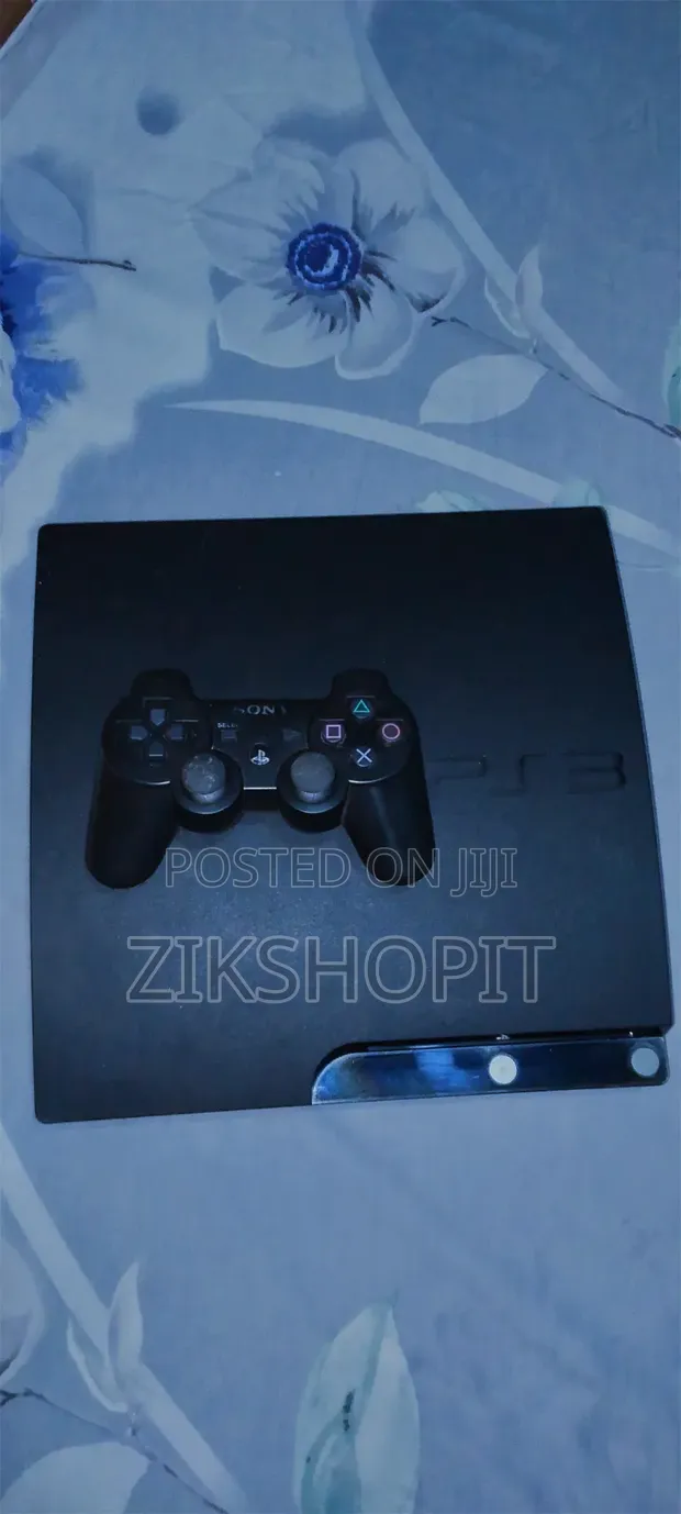 Hacked PS3 Console with 1 Controller and 5 Games - 1
