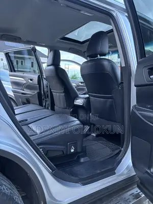 2016 Toyota Highlander XLE V6 4x2 Silver