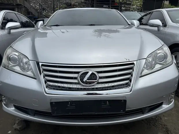 Lexus ES 350 2011 Silver - 1