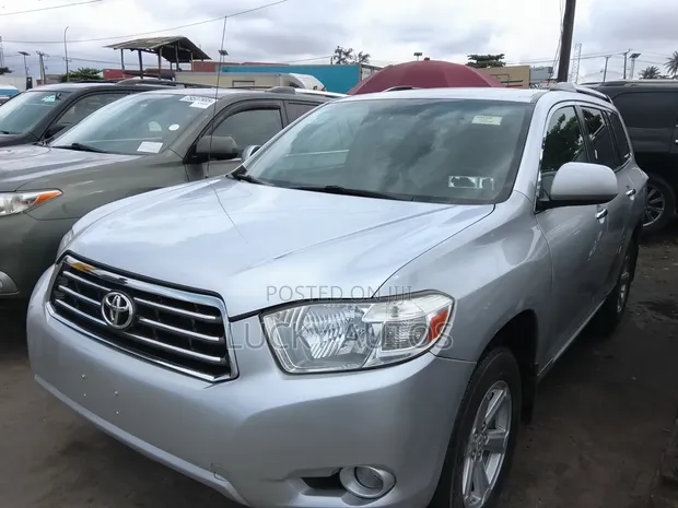 Toyota Highlander 2010 Silver - 1