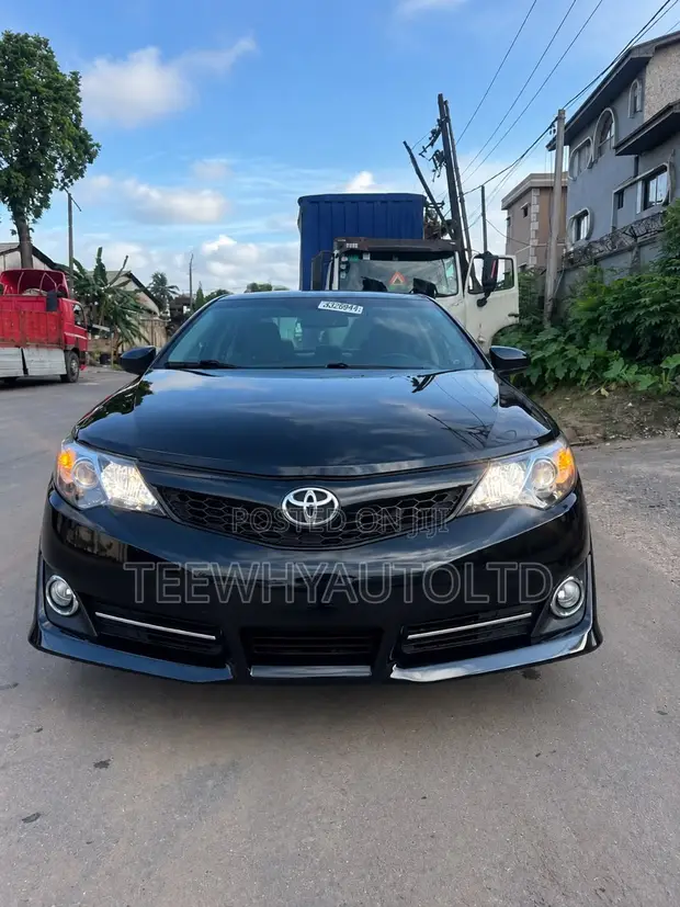 2014 Toyota Camry SE 2.5L Petrol Sedan - 1