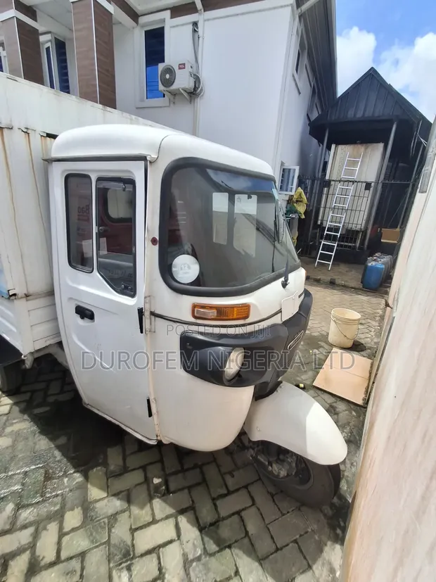 Bajaj 2010 Fari Motar Kafa Uku - 1