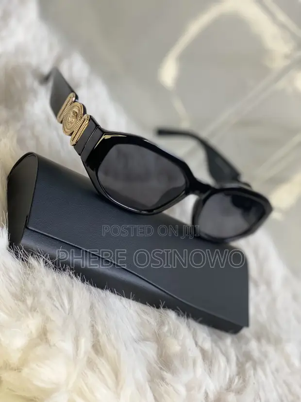 Chic Timeless Premium Black Rectangle Sunglasses - 1