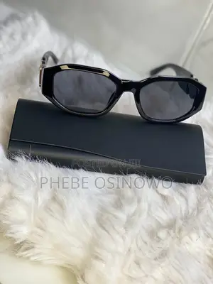 Chic Timeless Premium Black Rectangle Sunglasses