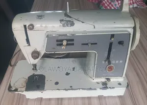 Vintage Table Top Sewing Machine