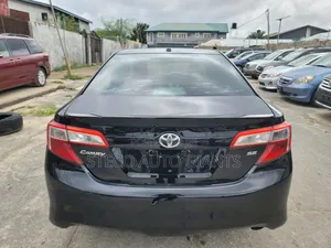 Toyota Camry 2012 SE Baƙar Fata