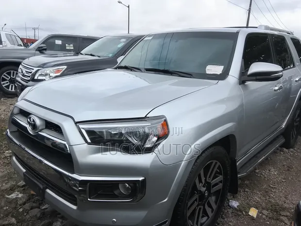 Toyota 4-Runner 2015 Silver - 1