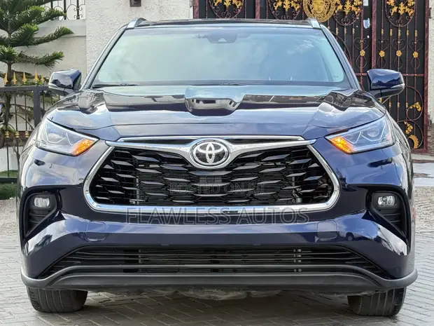 Toyota Highlander XLE 2021 Blue - 1