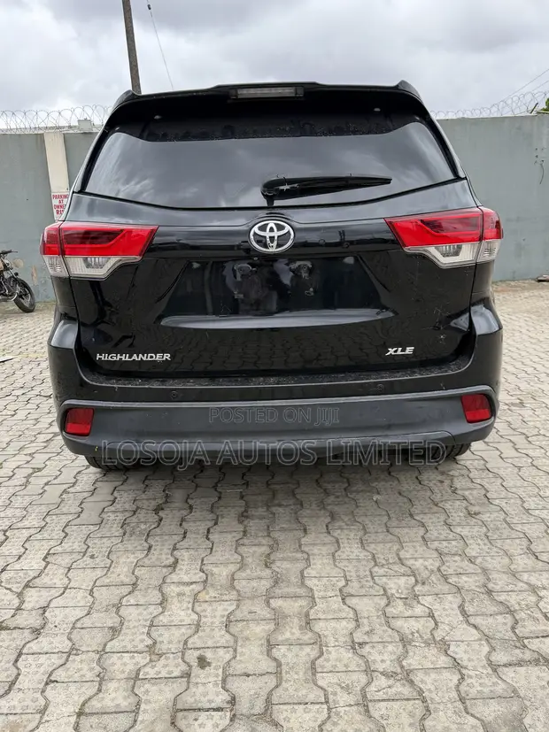 2016 Toyota Highlander XLE V6 4x2 Black - Foreign Used - 1