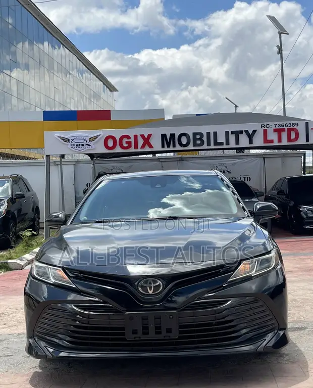 2017 Toyota Camry LE - Black - 1