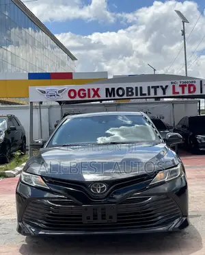 2017 Toyota Camry LE - Black