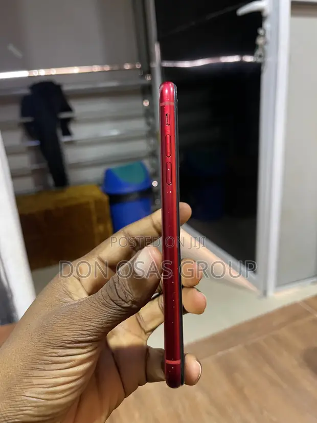 Apple iPhone XR 64GB Red - 1