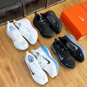 Nike Zoom Vomero 5 Sneakers