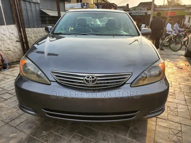 Toyota Camry 2005 Gray - 1
